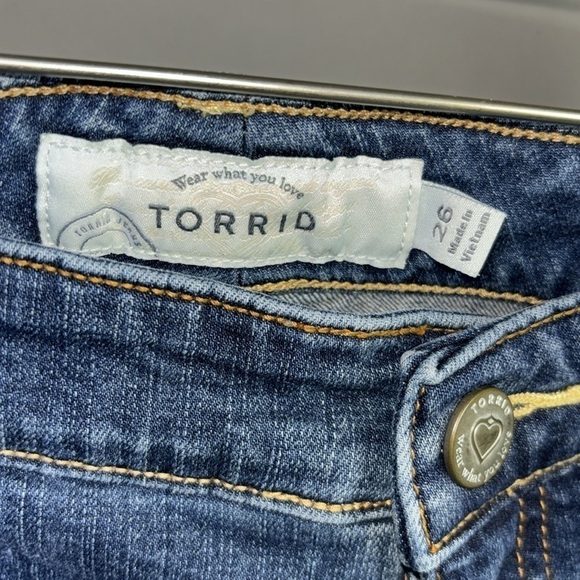 Torrid denim distressed blue Jean shorts. Size 26. EUC. - Picture 3 of 5